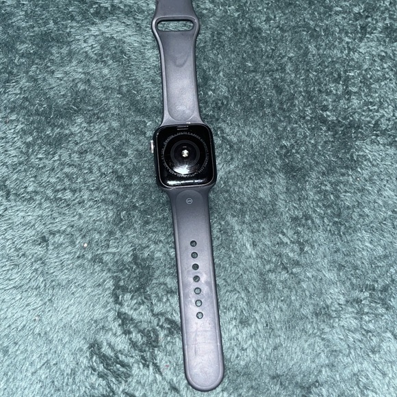 Apple Watch 5 generation 34 GB like new - Picture 2 of 3